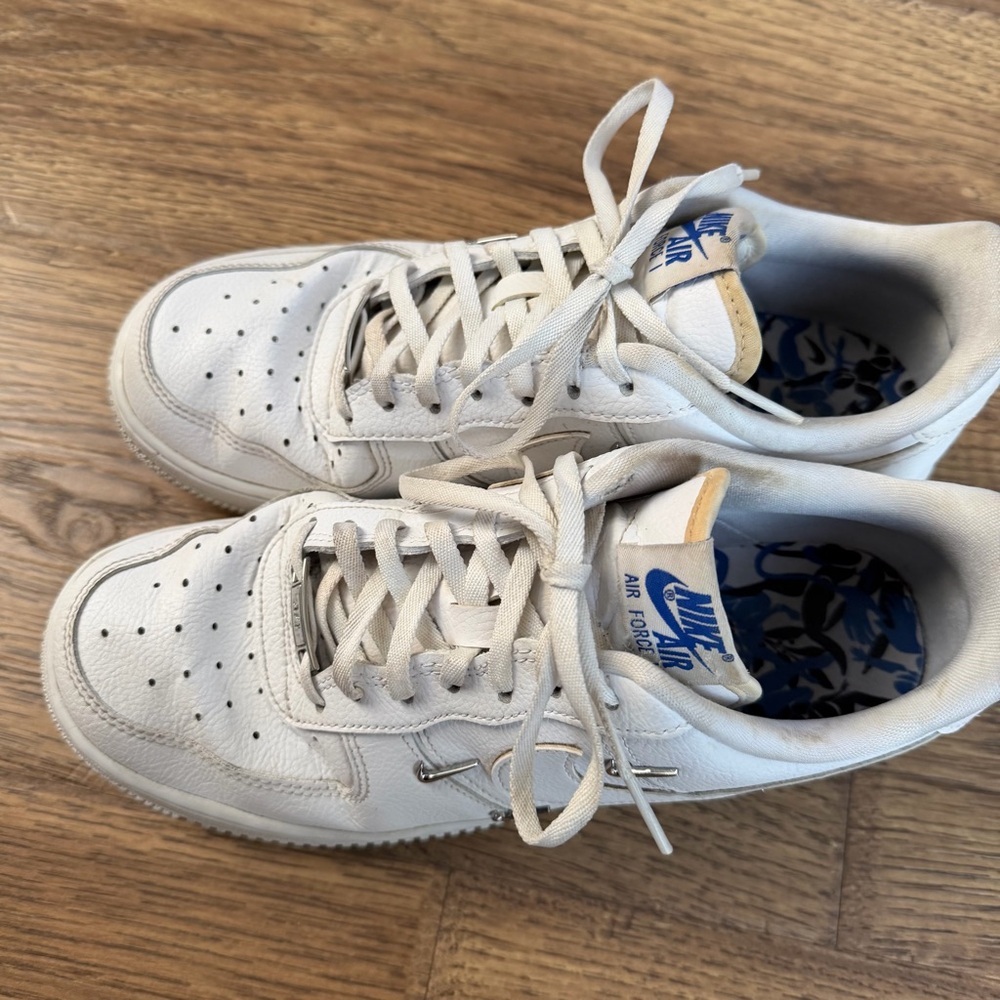 Nike Women's AIR FORCE 1 07 LX Leather Multi Logo Low Sneakers Size 8 - Picture 3 of 6